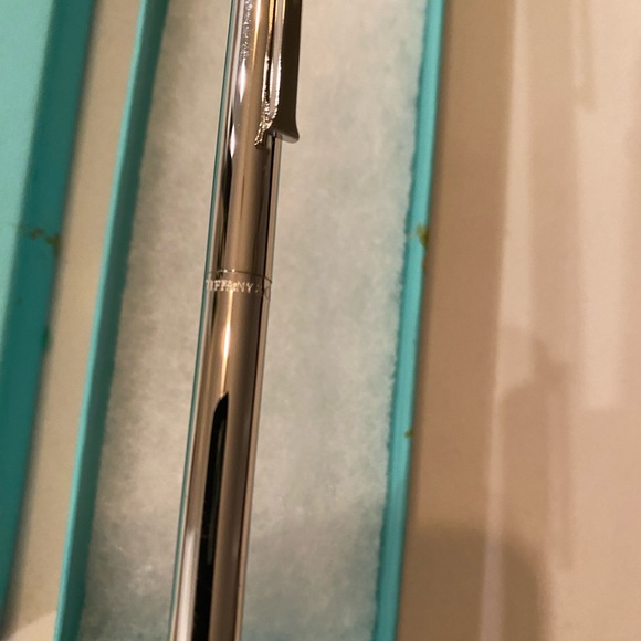 TIFFANY & CO. T CLIP PEN - Picture 3 of 6